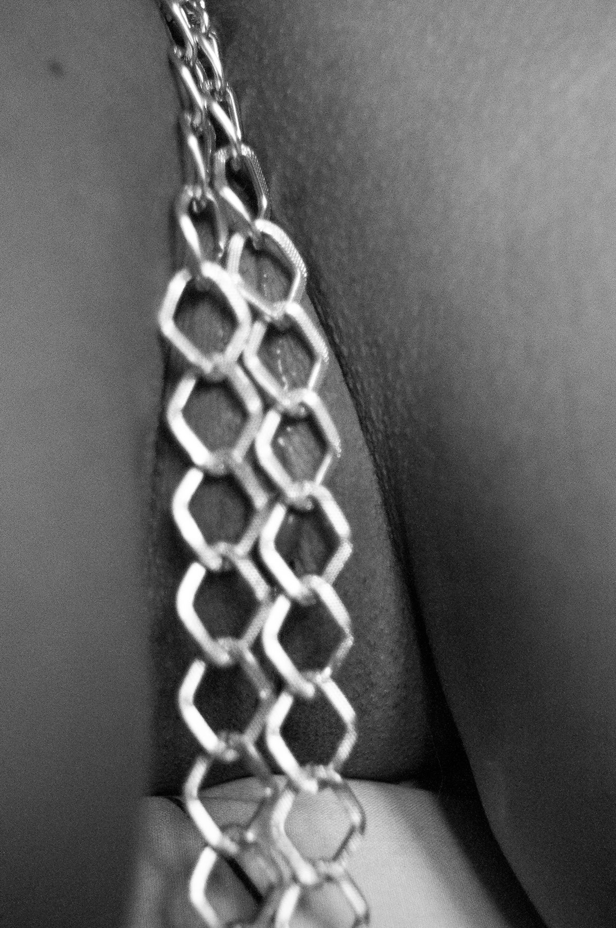 Black and white macroscopic photographs in tribute to women, (Nos Dren).