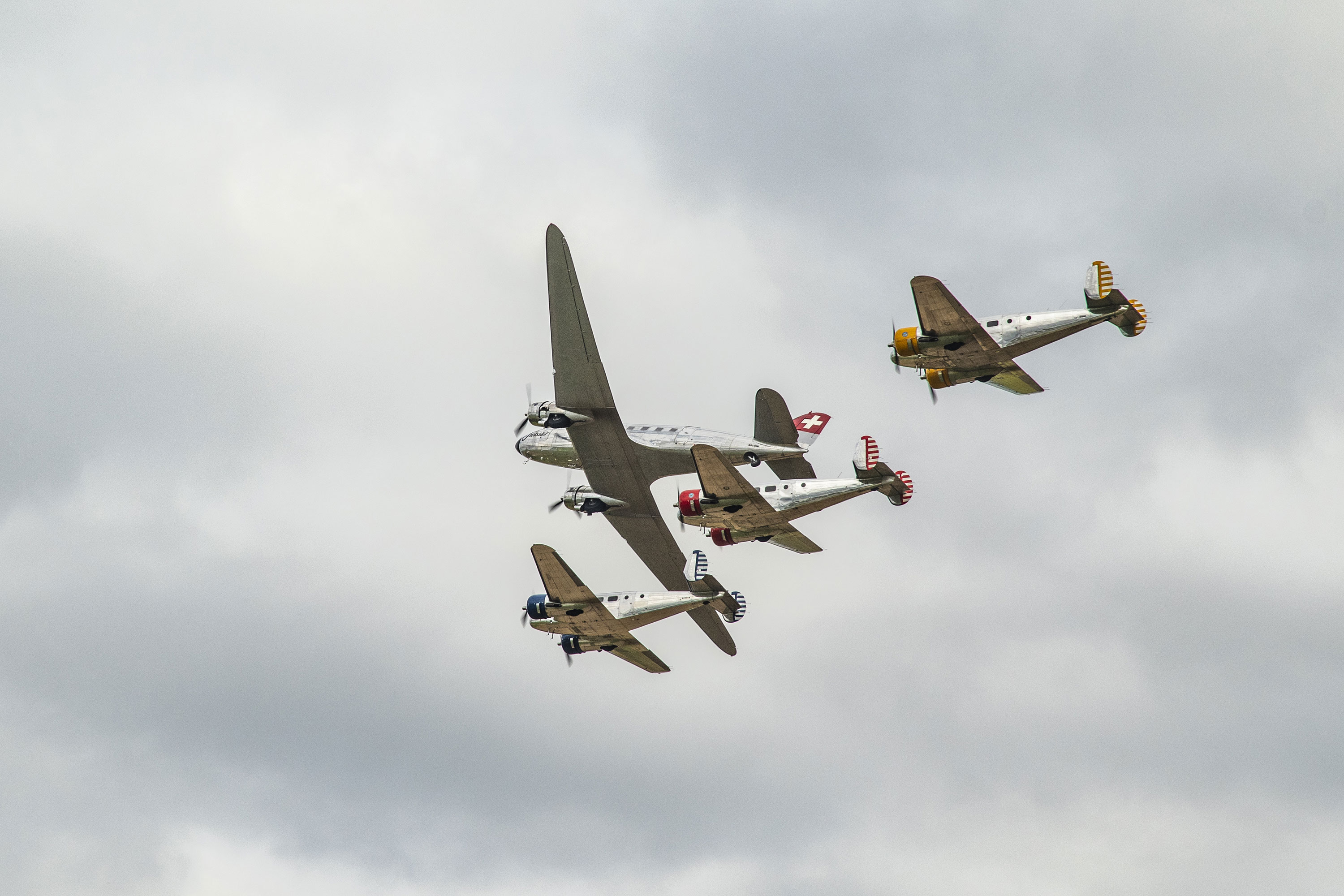 Douglas DC-3 and 3 Beechcraft Model 18, Operator: Classic Formation, Pilots: HERZOG Hans Joerg & GAMMETER Niklaus (Nik) - KISSLING Benedikt (Beni) & KISSLING Manuel - MATHYS Hugo & MISTELI Nicolas (Nicu) - MUELLER Philip (Phile), Air Legend 2021, Nos Dren