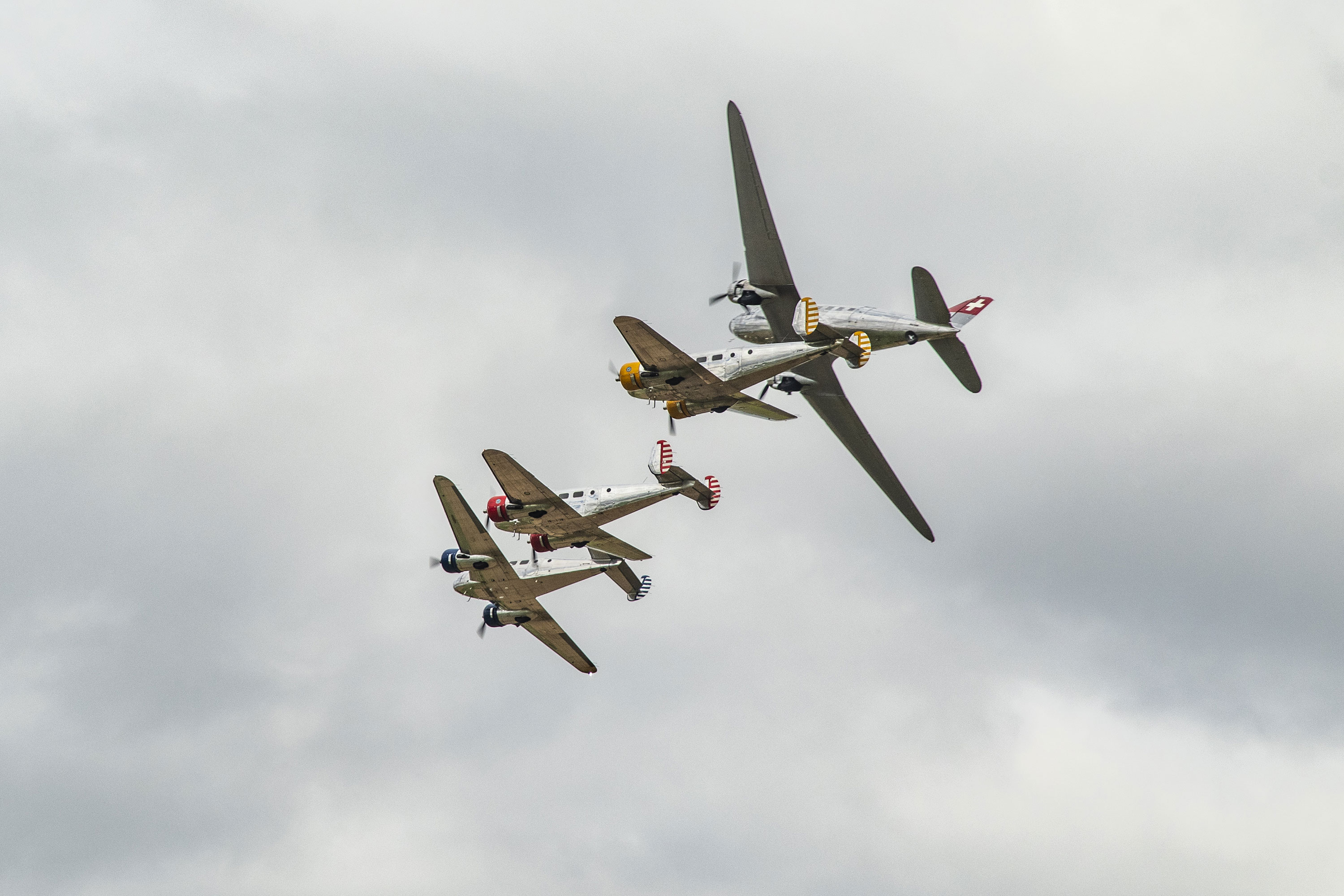 Douglas DC-3 and 3 Beechcraft Model 18, Operator: Classic Formation, Pilots: HERZOG Hans Joerg & GAMMETER Niklaus (Nik) - KISSLING Benedikt (Beni) & KISSLING Manuel - MATHYS Hugo & MISTELI Nicolas (Nicu) - MUELLER Philip (Phile), Air Legend 2021, Nos Dren