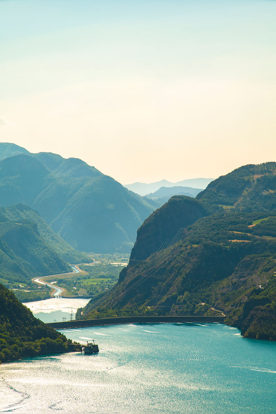Lac de Serre Ponçon, Hautes-Alpes, France, (Nos Dren).