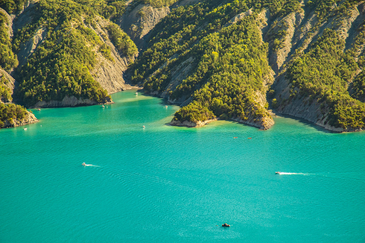 Lac de Serre Ponçon, Hautes-Alpes, France, (Nos Dren).