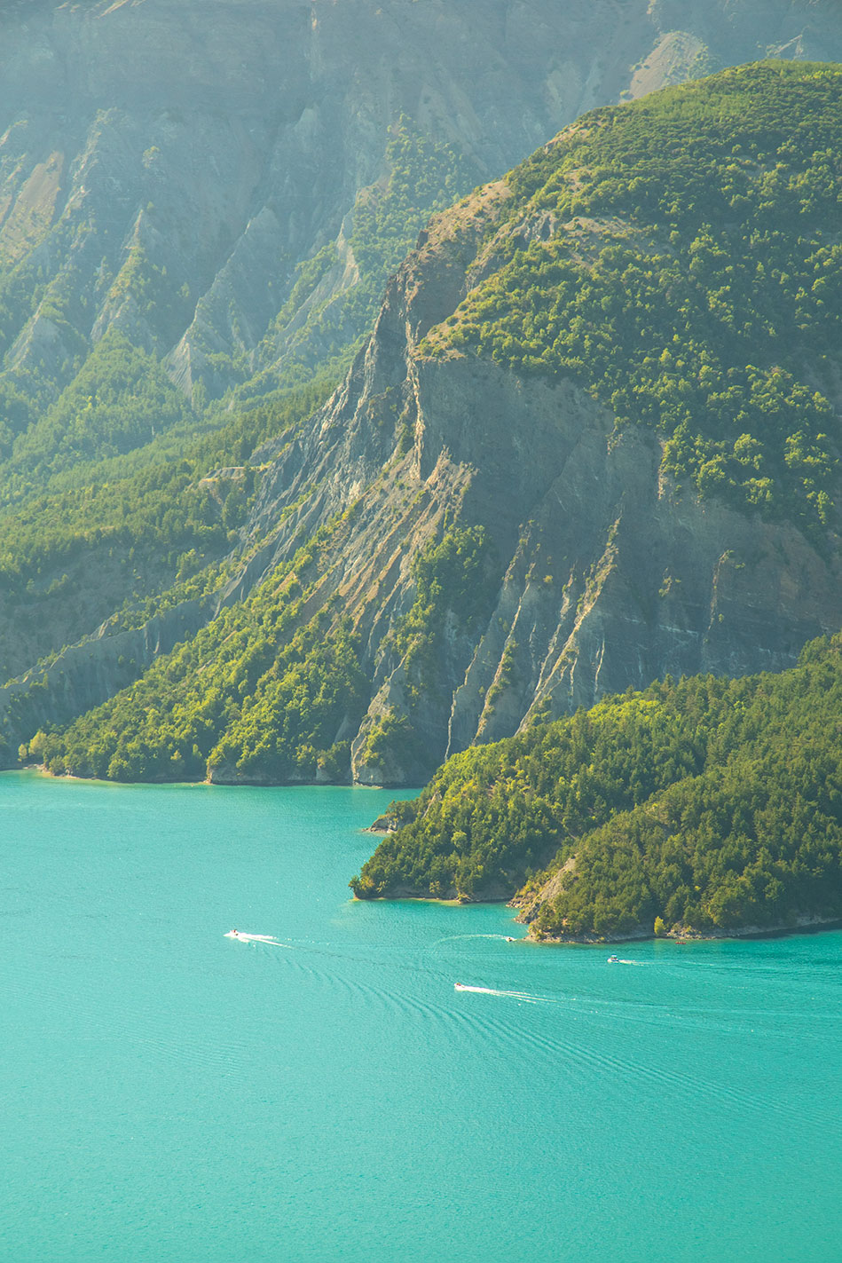 Lac de Serre Ponçon, Hautes-Alpes, France, (Nos Dren).