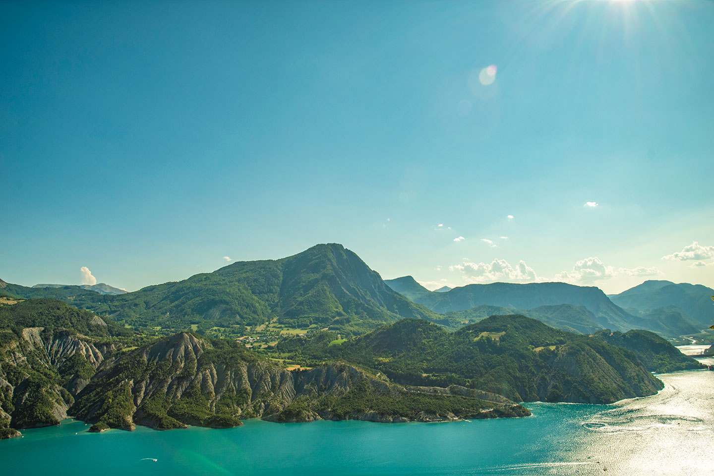 Lac de Serre Ponçon, Hautes-Alpes, France, (Nos Dren).