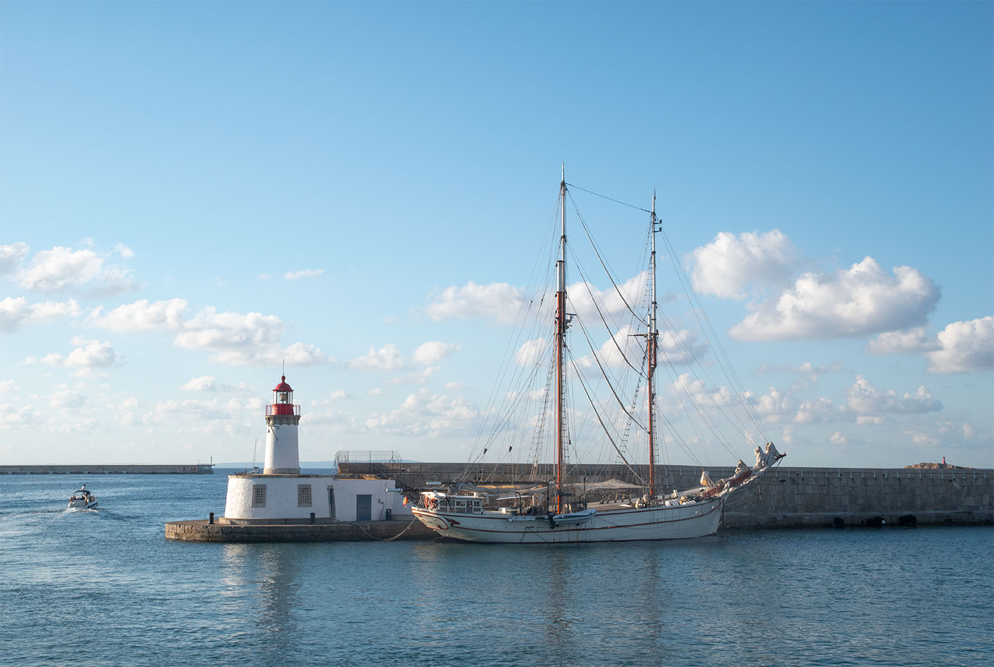 Lighthouse of Ibiza, Catalonia, Spain. (Nos Dren).
