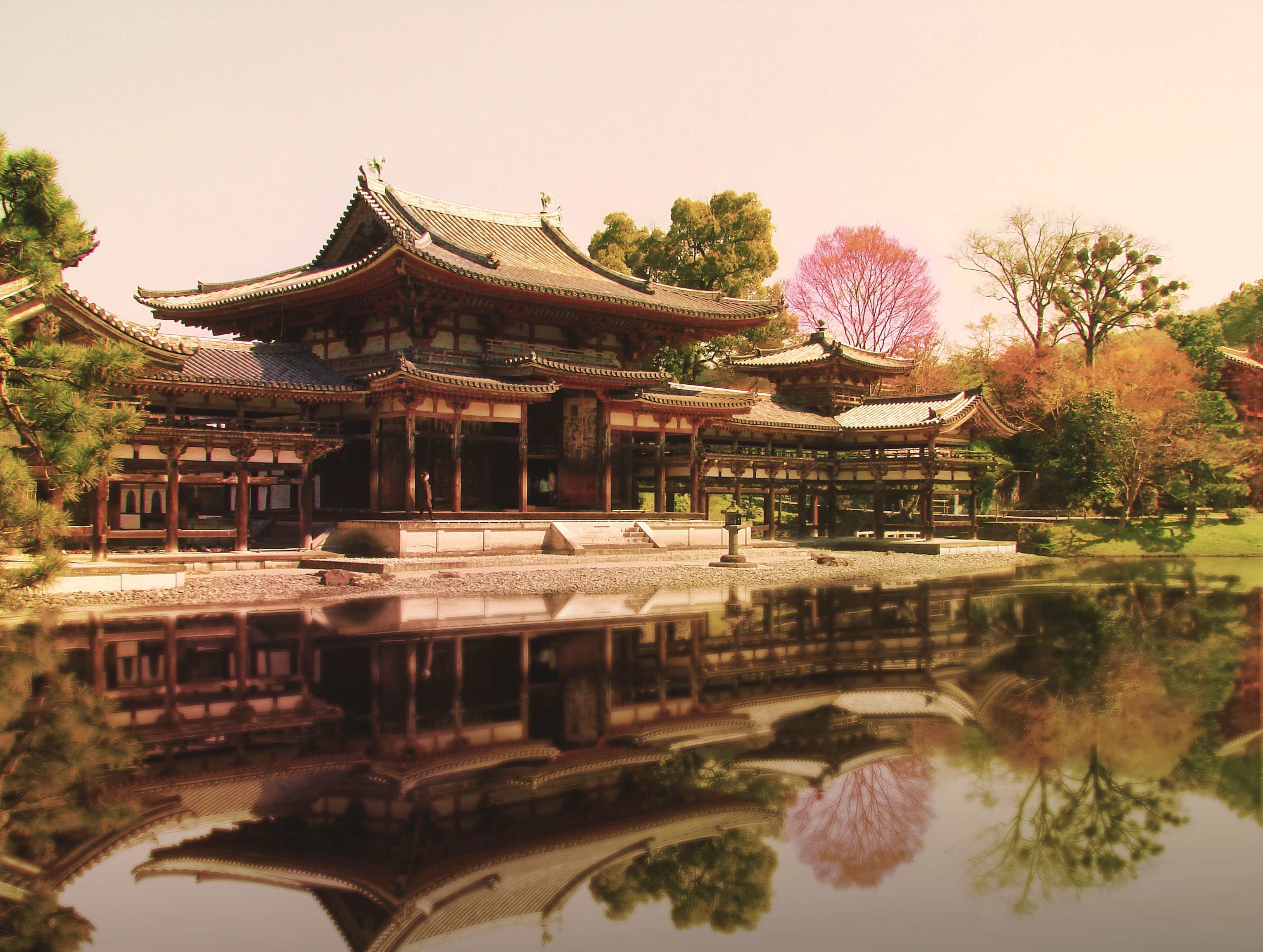 Buddhist temple of Uji, Kyoto byodo-in Temple of the Phoenix or the Amida pavilion with water mirror by sunset, (Nos Dren)