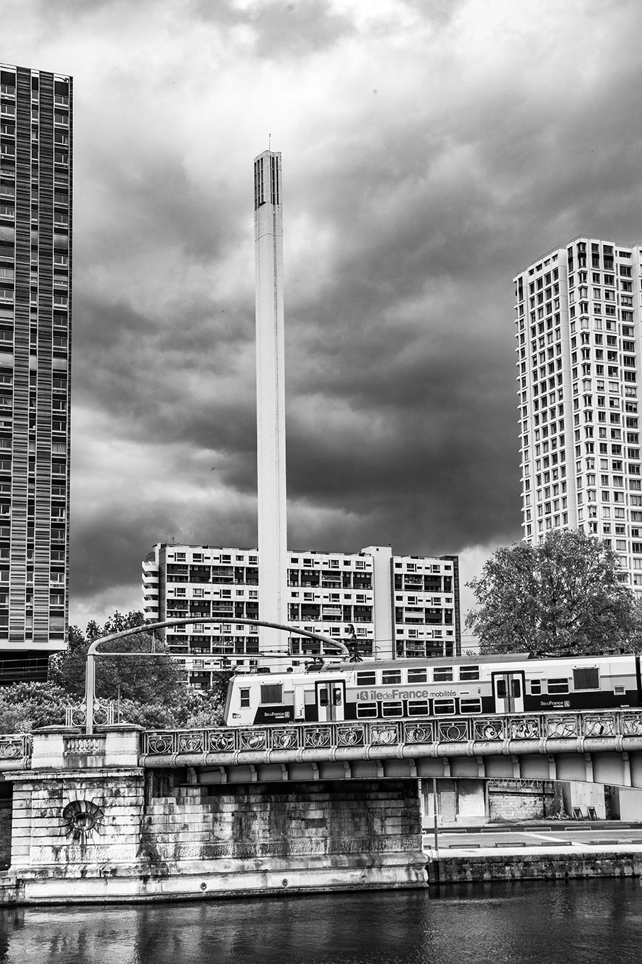 Cheminée du Front de Seine, Paris, France, 2021 (Nos Dren).