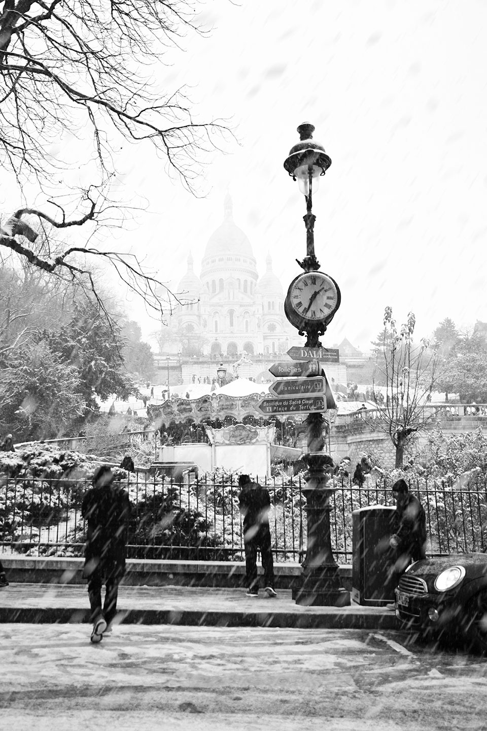 The Basilica of the Sacré Coeur of Montmartre under the snow, Montmartre district, Paris, France 2021 (Nos Dren).